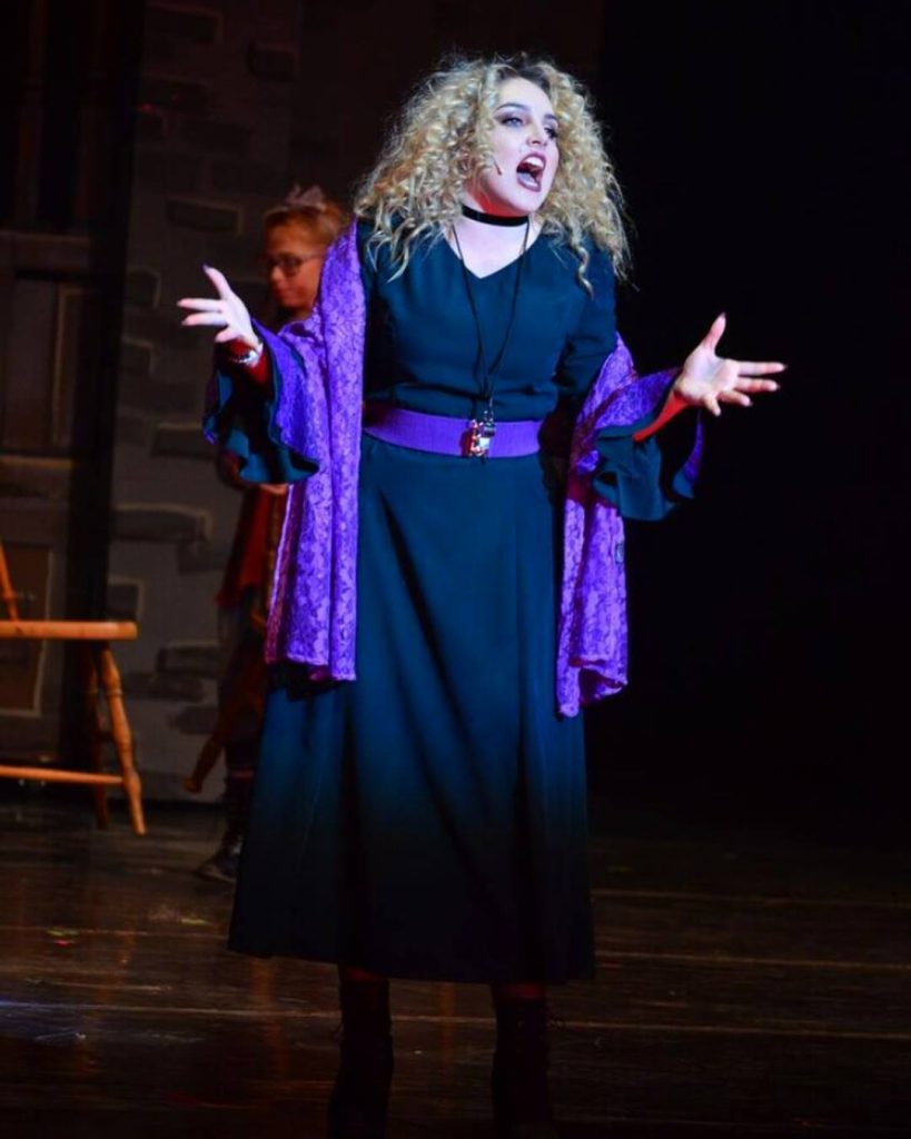 Miss Hannigan from Annie singing 