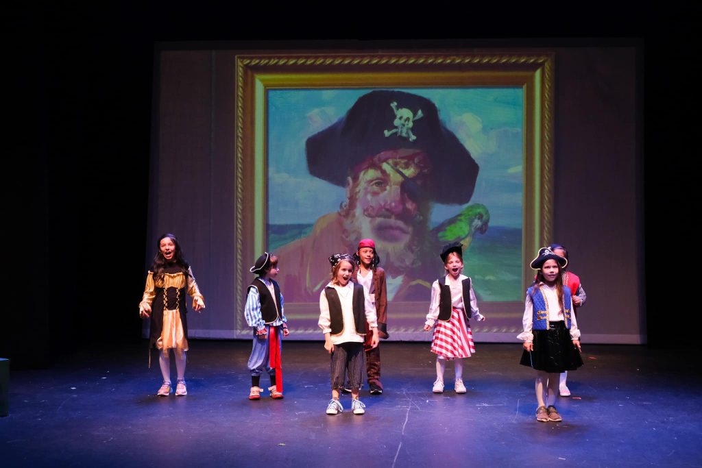 You actors as pirates for spongebob theme song onstage 