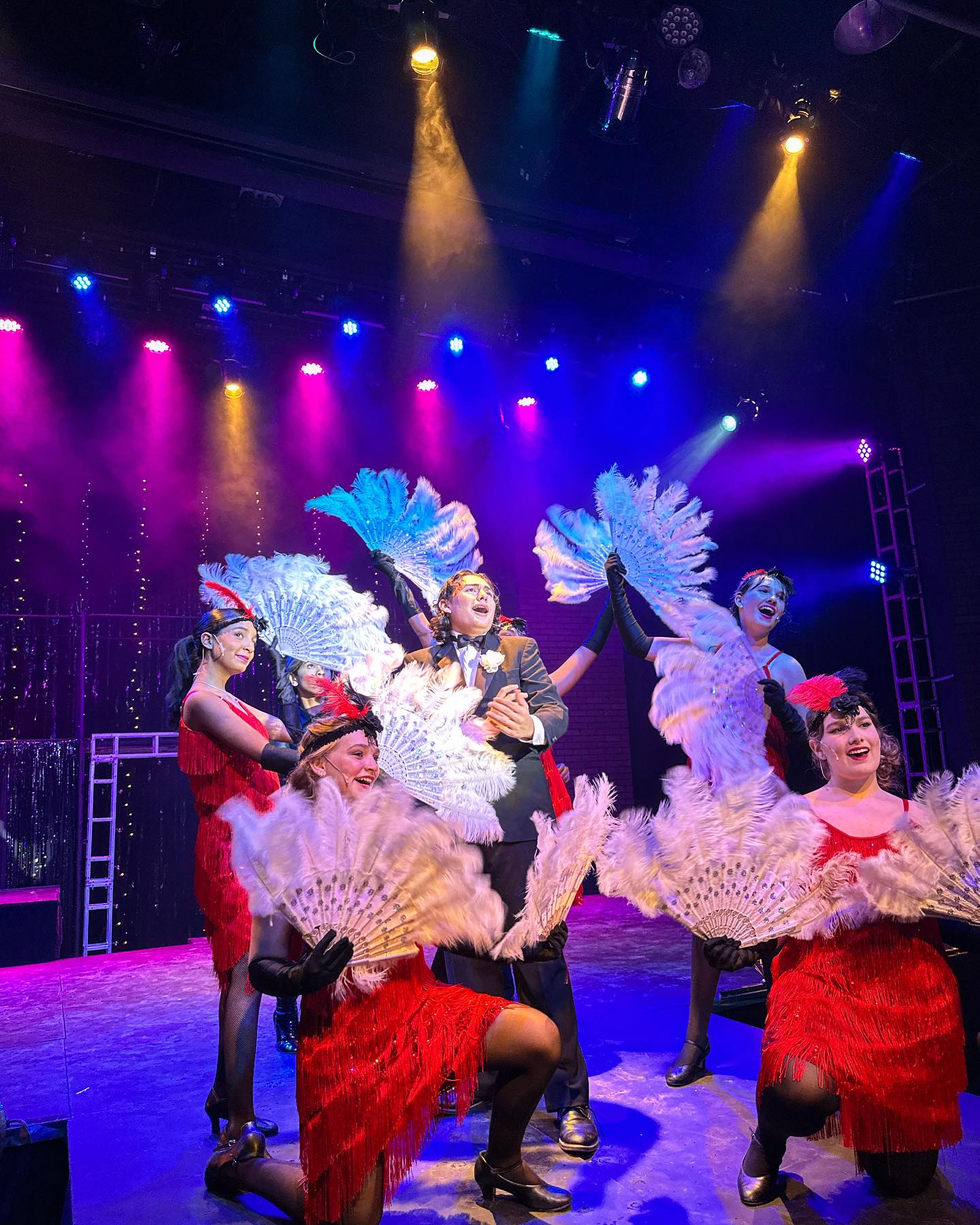 Billy Flynn with all his dancers and fans in Chicago 