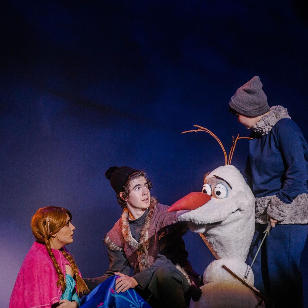 Olaf, Anna and Kristoff onstage together 